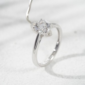 Bague Solitaire en Or Blanc 10K avec Diamant de Laboratoire Rond 1ct DEF VS, Sertie 4 Griffes - Product Image 4