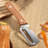 Lot de 2 éplucheurs de légumes multifonctionnels 2-en-1 avec ouvre-bouteille, manche en bois, éplucheur de cuisine en acier inoxydable