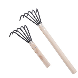 Rastrillo de jardín de cinco dientes Airi Shield con cabeza de acero y mango de madera, herramienta para aflojar la tierra, ideal para bonsái y exploración de la playa. - Product Image 1