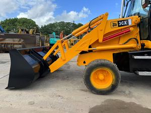 Chargeuse-pelleteuse JCB 3CX d'occasion 4x4, d'origine britannique, pour travaux de construction urbaine, réparation de terres agricoles et de routes. - Product Image 4