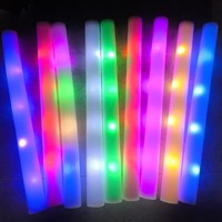 Bâtons lumineux en mousse LED clignotants ultra-lumineux pour festivals de musique, concerts, raves, soirées et éclairage de pistes de danse