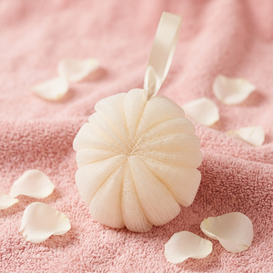 Éponge de bain blanche en forme de fleur, Loofah exfoliant doux moussant pour la douche, tampon nettoyant avec ruban de suspension pour le bain (PE) - Product Image 6