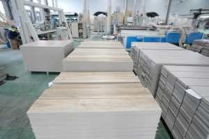 Piso <span class=keywords><strong>de</strong></span> <span class=keywords><strong>Vinilo</strong></span> SPC con Clic <span class=keywords><strong>de</strong></span> Bloqueo Impreso con Textura Imitación <span class=keywords><strong>Madera</strong></span> Fácil <span class=keywords><strong>de</strong></span> Limpiar Ecológico para Uso en Interiores - Product Image 2