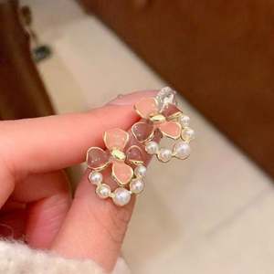 Pendientes de Botón de Aleación de Zinc con Diseño de Flor de Gardenia, Estilo Coreano, para Mujer, Ideales para Fiestas, Combinan con Todo, Temperamento Dulce - Product Image 3