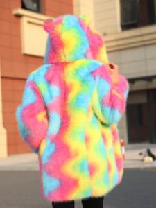 Chaqueta Elegante de Invierno para Mujer, con Capucha de Piel Sintética, Estampada, Cierre Doble Abotonado, Prenda Exterior Moderna y con Estilo - Product Image 4