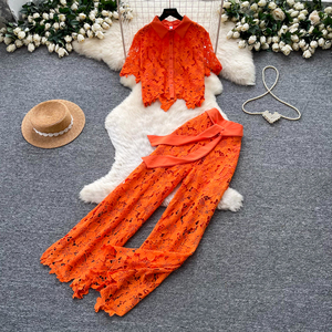 Conjunto de 2 piezas de verano para <span class=keywords><strong>mujer</strong></span>: Camisa corta con cuello y botones de encaje calado de manga corta y pantalones anchos de cintura alta con cinturón - Product Image 3