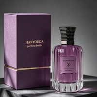 Flacon de parfum en verre transparent à rayures verticales gaufrées, avec pulvérisateur et capuchon en métal noir texturé, gravure personnalisée, capacité personnalisable, vide