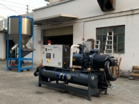 Refroidisseur à vis monocylindre 120 CV refroidi par eau, haute efficacité, économie d'énergie, contrôle PLC pour la fabrication plastique