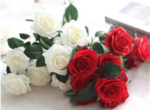 Nuova Composizione Floreale con 10 Rose Artificiali in Vaso da Tavolo per Matrimoni - Product Image 5