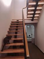 Solution d'escalier intérieur en acier Prima avec structure de poutre en boîte moderne pour la construction de villas