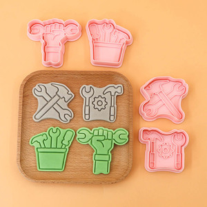 <span class=keywords><strong>Emporte</strong></span>-pièces en plastique écologique pour biscuits <span class=keywords><strong>Pince</strong></span> à clé marteau Forme de dessin animé Argile pour bricolage Animation Imprimé Passe au lave-vaisselle - Product Image 1