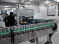 Robot Delta d'emballage automatique à chargement par le haut pour l'industrie textile légère, équipement d'emballage de fin de ligne pour cartons de haute performance