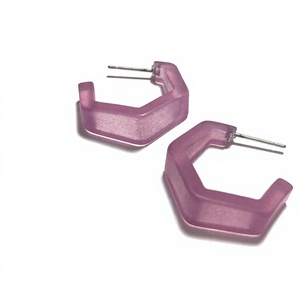 Pendientes de Aro de Resina Acrílica Transparente Morada con Diseño Geométrico, Modernos y Únicos para Mujer, Joyería de Resina Lucite - Product Image 1