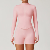 Ensemble de sport 2 pièces : Veste zippée à col montant côtelée à manches longues avec passe-pouce et short de sport gainant et froncé aux fesses