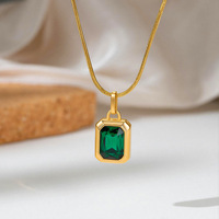 Collier carré en acier inoxydable à zircon coloré pour femme, chaîne de clavicule polyvalente émeraude de luxe léger