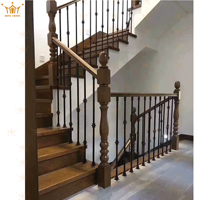 Balustres d'escalier d'intérieur modernes en fer forgé noir contemporain avec double boules forgées pour hôtels