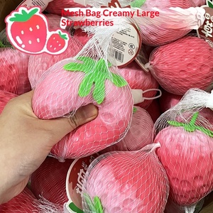 Jouet anti-stress créatif en plastique en forme de fraise à presser - Balle de simulation de fraise de qualité supérieure pour jeunes (15-35 ans) filles et garçons - Product Image 1