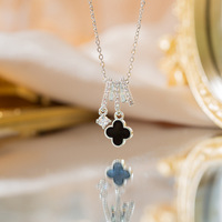 Collier transfrontalier en cuivre serti de zircon, motif trèfle et coquillage, chaîne de pull pour femme, luxe léger haut de gamme, minimaliste et polyvalente, motif floral
