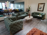 Sofá Seccional de pata dorada de cuero de terciopelo con botones profundos de estilo moderno italiano de lujo SF001