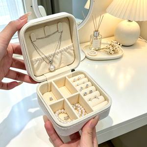 Boîte à bijoux pour femmes en cuir PU de luxe, étui de voyage portable avec fermeture à glissière pour organiser les bijoux - Product Image 1
