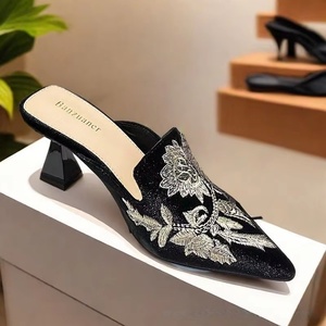 Mules de Mujer BaoTou con Punta en Pico, Tacón Alto, Parte Superior de Gamuza, Suela de Goma, Estilo <span class=keywords><strong>Chino</strong></span>, Bordado Floral, para Verano - Product Image 3