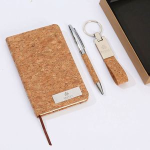 Set de Regalo de Cuaderno y Bolígrafo de Cuero PU con Diseño de Madera - Regalos Corporativos Ecológicos con Impresión Digital para Ejecutivos y Compañeros de Trabajo (Personalizado) - Product Image 4