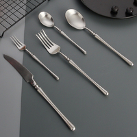 Vaisselle en acier inoxydable de qualité Ensemble de couverts élégants plaqués argent Ensembles de vaisselle durables réutilisables et écologiques