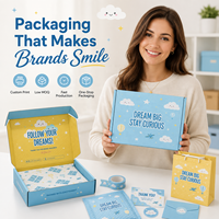 Boîte d'emballage personnalisée bleue pour cadeaux de vêtements, chaussettes, barboteuses et porte-bébés de marques de boutique pour enfants, avec livraison