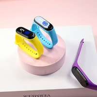 Montre numérique de sport en plein air pour hommes, femmes et étudiants 2026 – Montre décontractée à LED tactile étanche, style usine