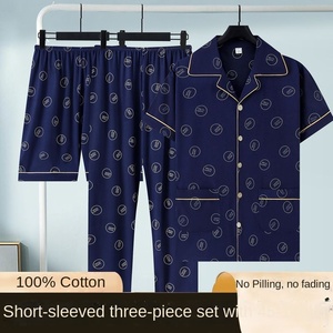 Fornitore di pigiami Casual da <span class=keywords><strong>uomo</strong></span> in tre pezzi 100% <span class=keywords><strong>cotone</strong></span> traspirante Set primavera estate <span class=keywords><strong>pantaloni</strong></span> a maniche corte sottili pantaloncini da casa vestiti di filato - Product Image 5
