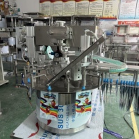 Machine de remplissage et de bouchage de sachets à pompe à engrenages à tête unique pour liquides, boissons, sauces, jus ou produits chimiques quotidiens