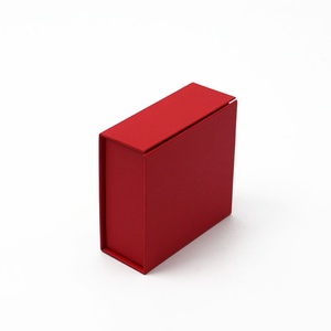 Emballage de boîte magnétique en carton carré avec impression numérique personnalisée en matériau recyclable pour cadeaux, bijoux, bougies, soins de la peau - Product Image 5