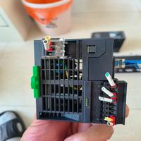 Controlador Lógico PLC Compacto TM221ME16R 24VDC para Máquinas Pequeñas, PLC OEM para Automatización Industrial, Controlador Lógico Programable, Marca Nueva