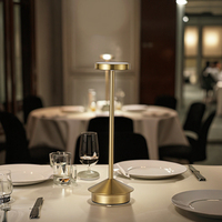 Lampe de table LED créative haut de gamme en métal, rechargeable, en forme de I, pour chambre, restaurant, bureau