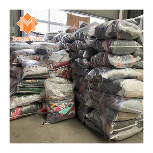 Conteneur de vêtements de <span class=keywords><strong>football</strong></span> américain de bonne qualité, balles de vêtements d'occasion de New York dans le New Jersey, exportateurs des États-Unis - Product Image 1