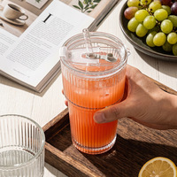 Gobelet à café en verre à rayures verticales, design moderne – Tasse portable pour Americano glacé et Latte avec couvercle et bouchon de paille