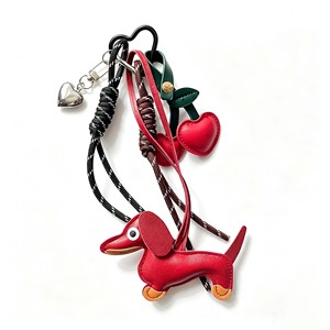 Porte-clés chien teckel en cuir PU fait main, pendentif mignon cerise pour sac, breloque tendance en corde tressée pour femmes et filles, cadeau - Product Image 4