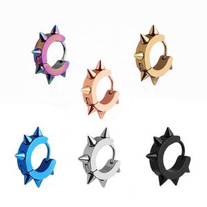 <span class=keywords><strong>Orecchini</strong></span> a Cerchio con Borchie in <span class=keywords><strong>Acciaio</strong></span> <span class=keywords><strong>Chirurgico</strong></span> Punk, Gioielli per Piercing all'Orecchio - Product Image 2