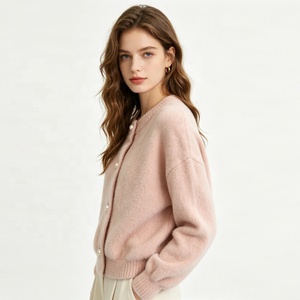 Cardigan en tricot doux rose poudré Zeyu pour femme, avec boutons perlés, manches longues lanternes, décontracté, pour le bureau ou le quotidien, en fausse fourrure - Product Image 2