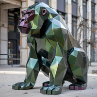 Décor de parc d'attractions de zoo moderne Statue de revêtement d'animal polygonale géométrique en métal Grandes sculptures de gorilles de couleur d'acier inoxydable