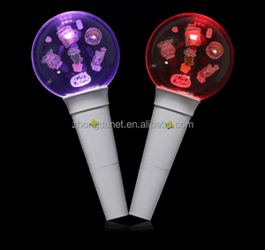 รีโมทคอนโทรล 15 สี ลูกบอลอะคริลิคเรืองแสง ไฟมือถือ ของที่ระลึกงาน<span class=keywords><strong>คอน</strong></span>เสิร์ตเคป๊อป ไม้เชียร์ไฟ LED - Product Image 4