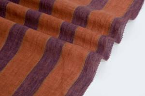 पर्यावरण के अनुकूल त्वचा के अनुकूल 100% लिनन स्ट्रिप कपड़े 134gsm सांस लेने योग्य शिलीन रंग के कपड़े - Product Image 5