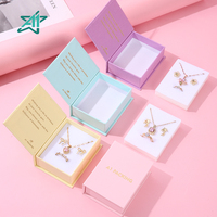 Boîte à bijoux carrée A1 pastel avec couvercle à charnière, insert de présentation blanc, emballage personnalisé avec logo pour collier, boucles d'oreilles, boîte à bijoux