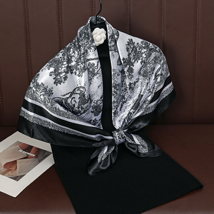 Foulard carré en satin imprimé numérique motif animalier haut de gamme pour femme, 90x90cm, de luxe, décoratif, pour le cou, vente en gros - Product Image 4