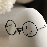 Figurine d'œuf portant des lunettes, sculpture en ciment blanc et fer, style nordique minimaliste, pour décoration intérieure de salon, unique