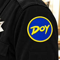 Écussons brodés adhésifs personnalisés avec logo de marque pour chapeaux