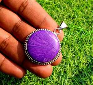 Charoite จี้อัญมณีทรงหลังเบี้ยทรงกลมเกรดการรักษาด้วยเทคโนโลยีการตั้งค่าโรเดียมและชุบทอง - Product Image 5