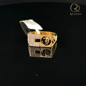 Bijoux haut de gamme pour hommes, parfaits pour offrir en cadeau et pour un usage quotidien, bague en or élégante avec un design géométrique moderne et des pierres étincelantes - Product Image 1