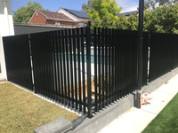 Panneaux de clôture verticaux en aluminium robustes avec surface thermolaquée pour projets de sécurité commerciale