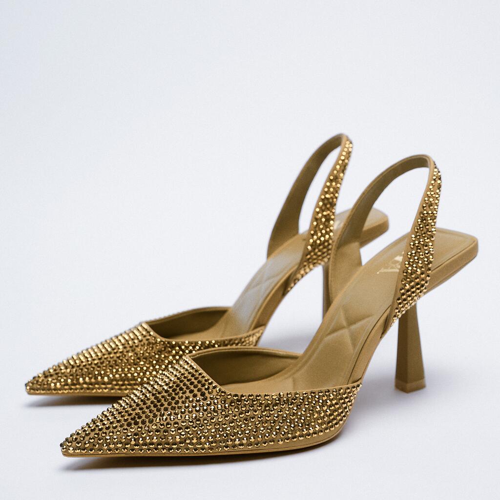 Zapatos De Mujer Los Tacones Altos Se Cierran Vista Superior La Moda  Femenina Accesorios Para Damas Zapato Formal Jodidamente Cas Foto de  archivo - Imagen de arranque, plano: 162569500